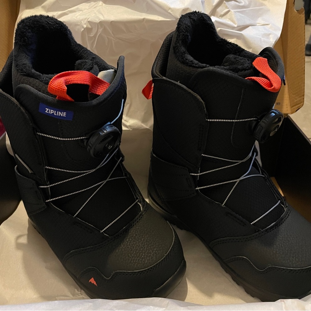 NWB Kids Burton Zipline Boa snowboarding boots size 4K